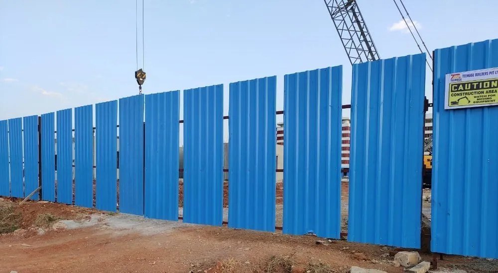 Hoarding Barricade – Street Side